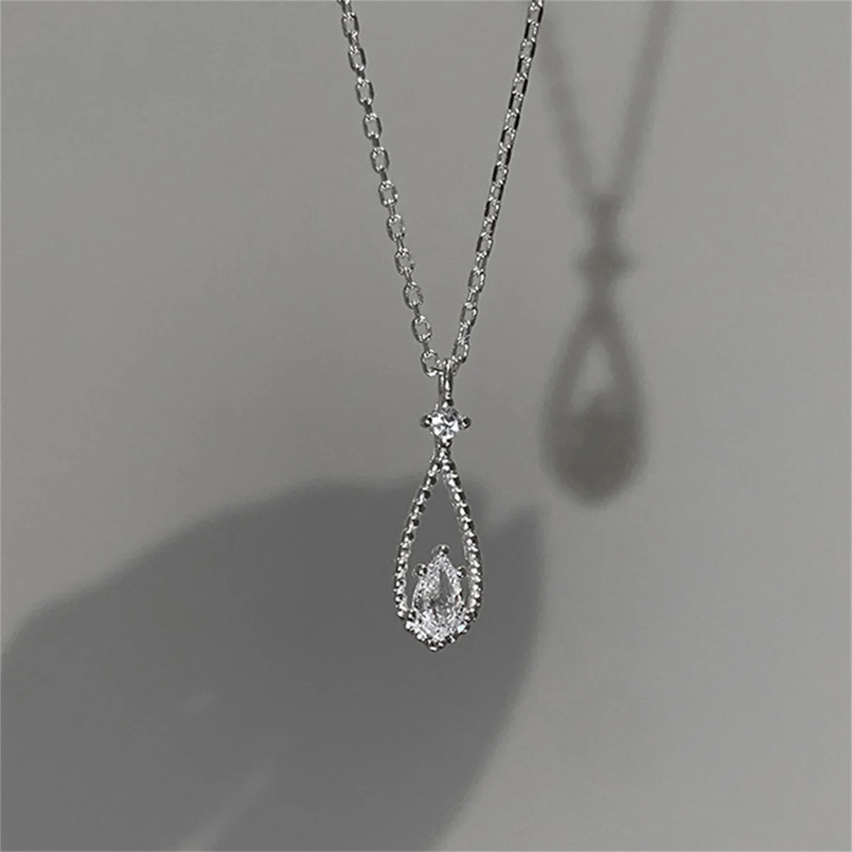 French Micro-inlaid Zircon Water Drop Temperament Super Immortal Necklace Girl Student Clavicle Chain Girl Ins Cold Breeze