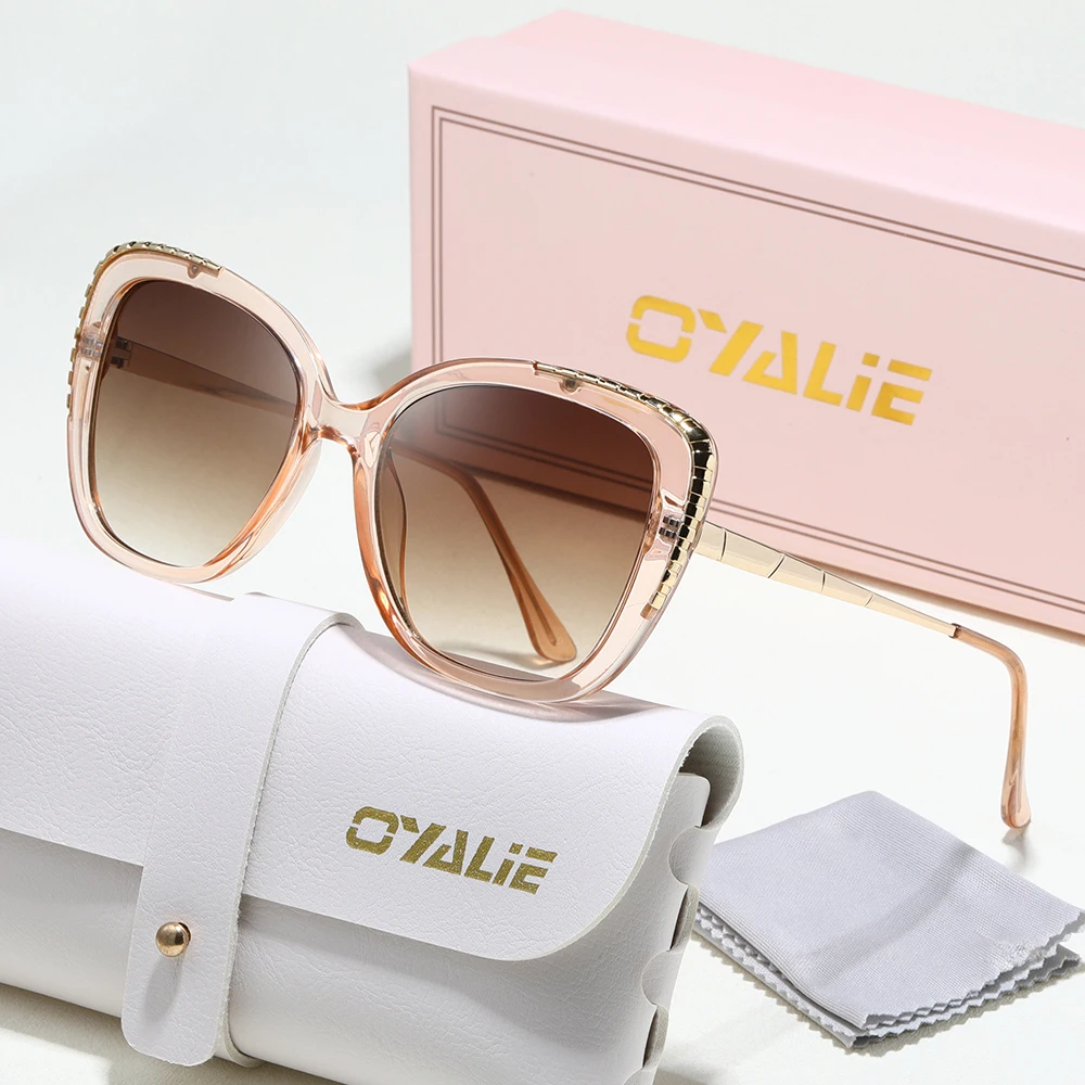 نظارات شمسية Oyalie الفاخرة ذات الإطار الكبير، تصادم أزياء قديم وأنيق، دمج العناصر الكلاسيكية وتصميم كبير الإطار، فاخرة متوسطة الحجم، إنها اختيارًا رائعًا لمتابعة الموضة والجودة للأشخاص. مناسبة للنزهات اليومية والسفر الاجتماعي والمناسبات العصرية والمناسبات الأخرى من الملحقات.