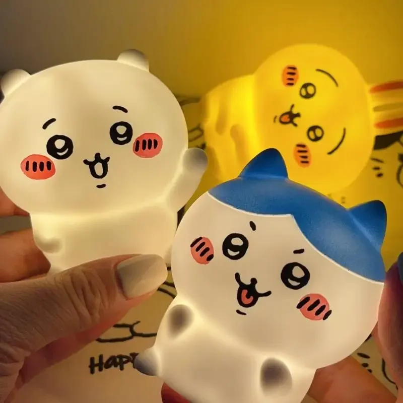 أنيمي تشيكاوا Kawaii غرفة نوم سطح المكتب الديكور Hachiware Usagi الكرتون الفينيل دمية ضوء الليل مضيئة لعبة مفاجأة فتاة الهدايا
