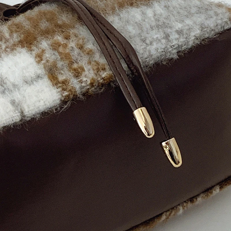 Tweed-Karo-Umhängetasche mit Kordelzug, klassische karierte Damenhandtasche, Retro-Make-up-Tasche, elegante Herbst-/Wintertasche – Detail 4
