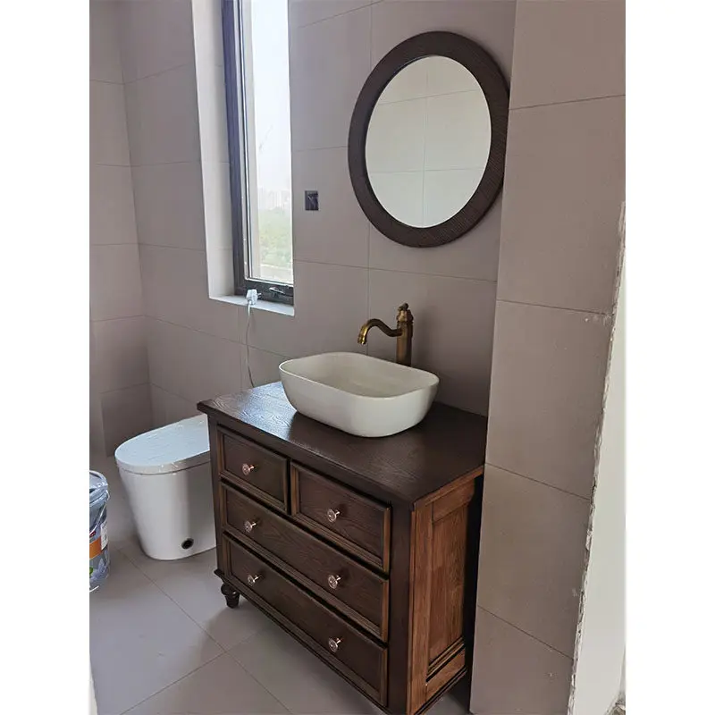 

Тумба для ванной комнаты в средневековом стиле из массива дерева, от пола до потолка, с интегрированной керамической раковиной-умывальником и унитазом