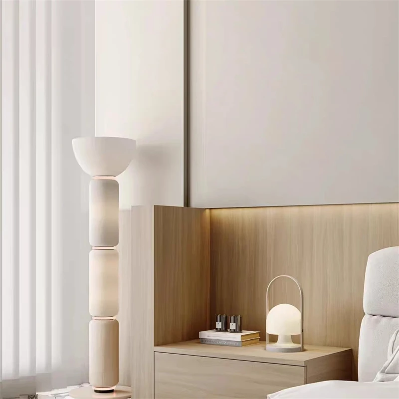 Candeeiro de pé de vidro LED nórdico, com brilho branco leitoso, adequado para salas de estar; candeeiro de mesa de nogueira para sala de jantar, para luz interna