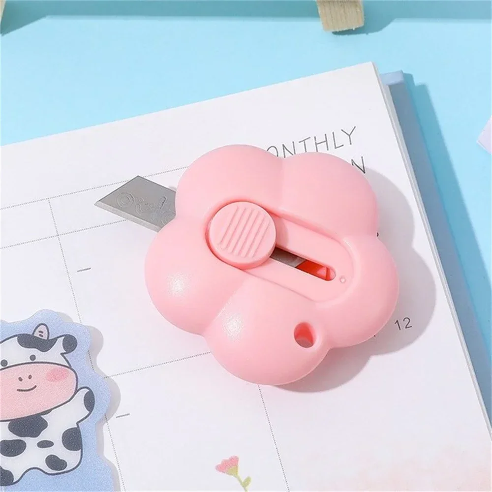 Cute Flower Mini Utility Knife Portable Paper Cutter Razor Blade Office Stationery Art Knife Express Unpacking Paper Cutting