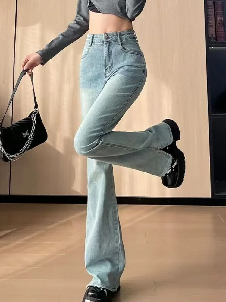 Рисунок 2 - Слегка расклешенные джинсы с высокой