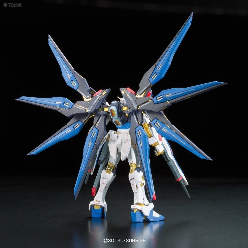 BANDAI Original Real Grade Series 14 Strike Freedom Gundam Anime Action Figure Assembly Ornament Model Toys Collectible Model
