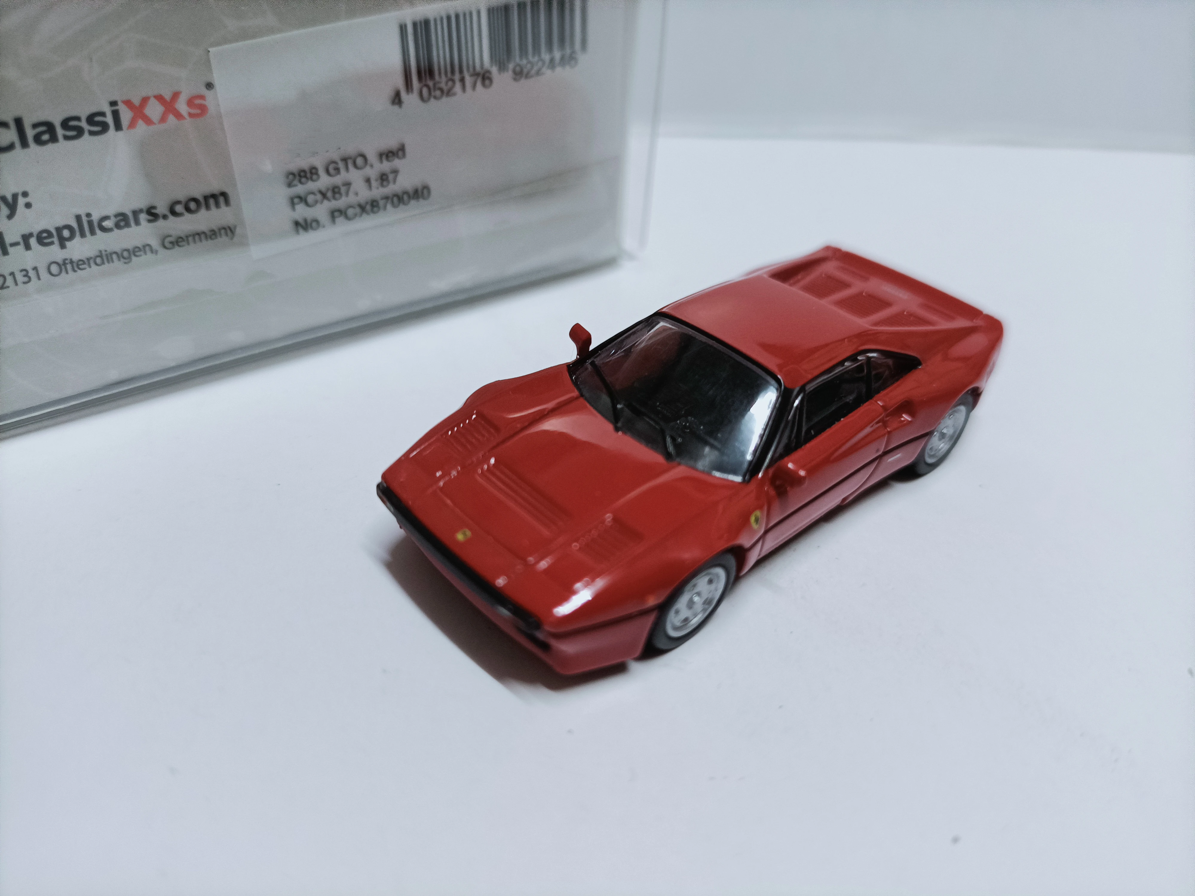 Premium ClassiXXs 1:87 288GTO Red Vintage Car Simulation Limited Edition Plastic Metal Static Car Model Toy Gift