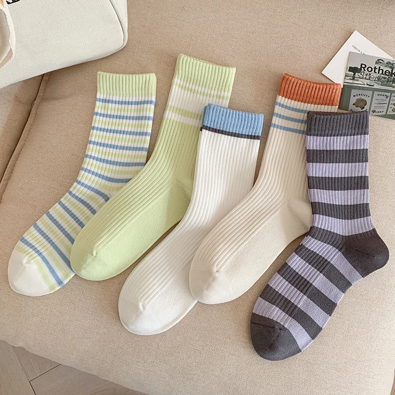 Mode frauen Socken Neue Gemischte-farbe Mädchen Gestreiften Socken Frische Frühling Casual Atmungsaktive Täglichen Elastische Crew Socken Bequem