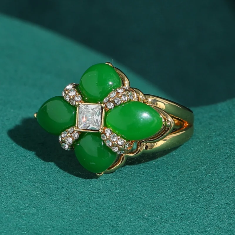 

Vintage Flower Green Ring Emerald For Woman Natural Stone High Quality Gold Color Wedding Jewelry Luxury Designer Accessories