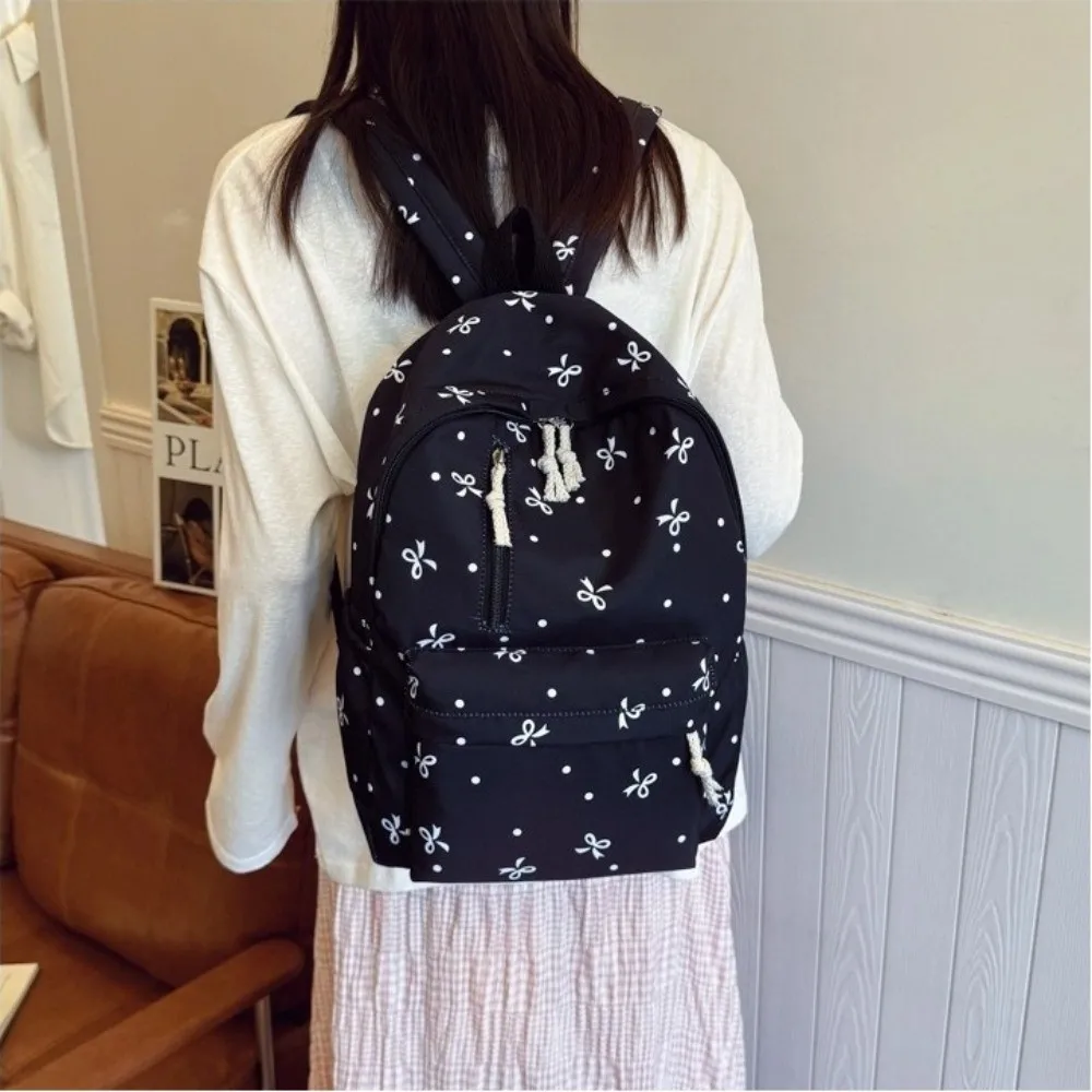 حقيبة ظهر لطيفة متعددة الجيوب مطبوعة على شكل فيونكة ذات سعة كبيرة من النايلون حقائب مدرسية بأشرطة قابلة للتعديل حقيبة كتب للاستخدام اليومي