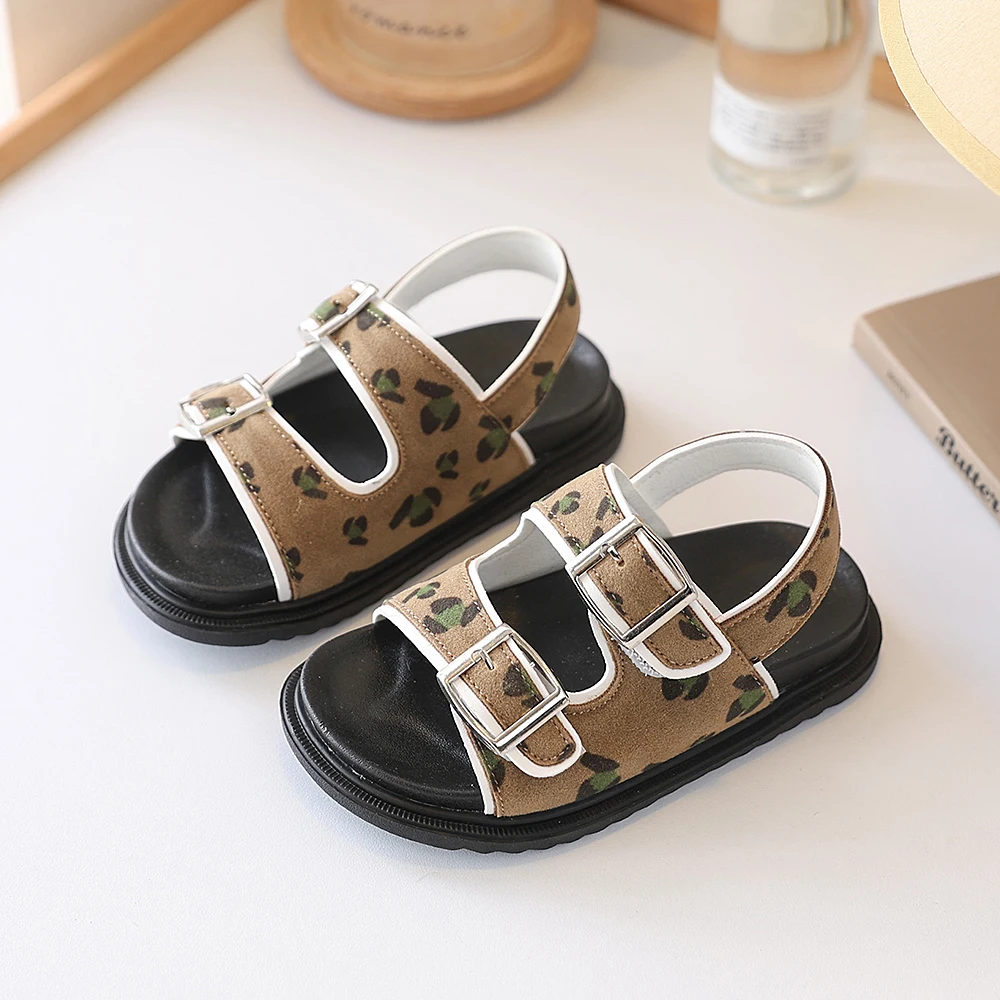 

COMFY KIDS Детские римские сандалии с леопардовым принтом и двойной пряжкой, толстая нескользящая мягкая эластичная резиновая подошва, легкая детская обувь