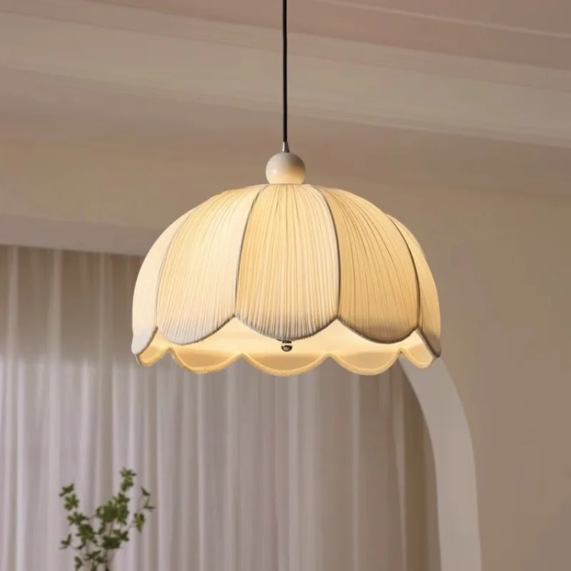 Retro Romantic Style Bedroom Chandelier Cream Style Fabric Restaurant Bedroom Light Medieval Vintage Skirt Study Lamp