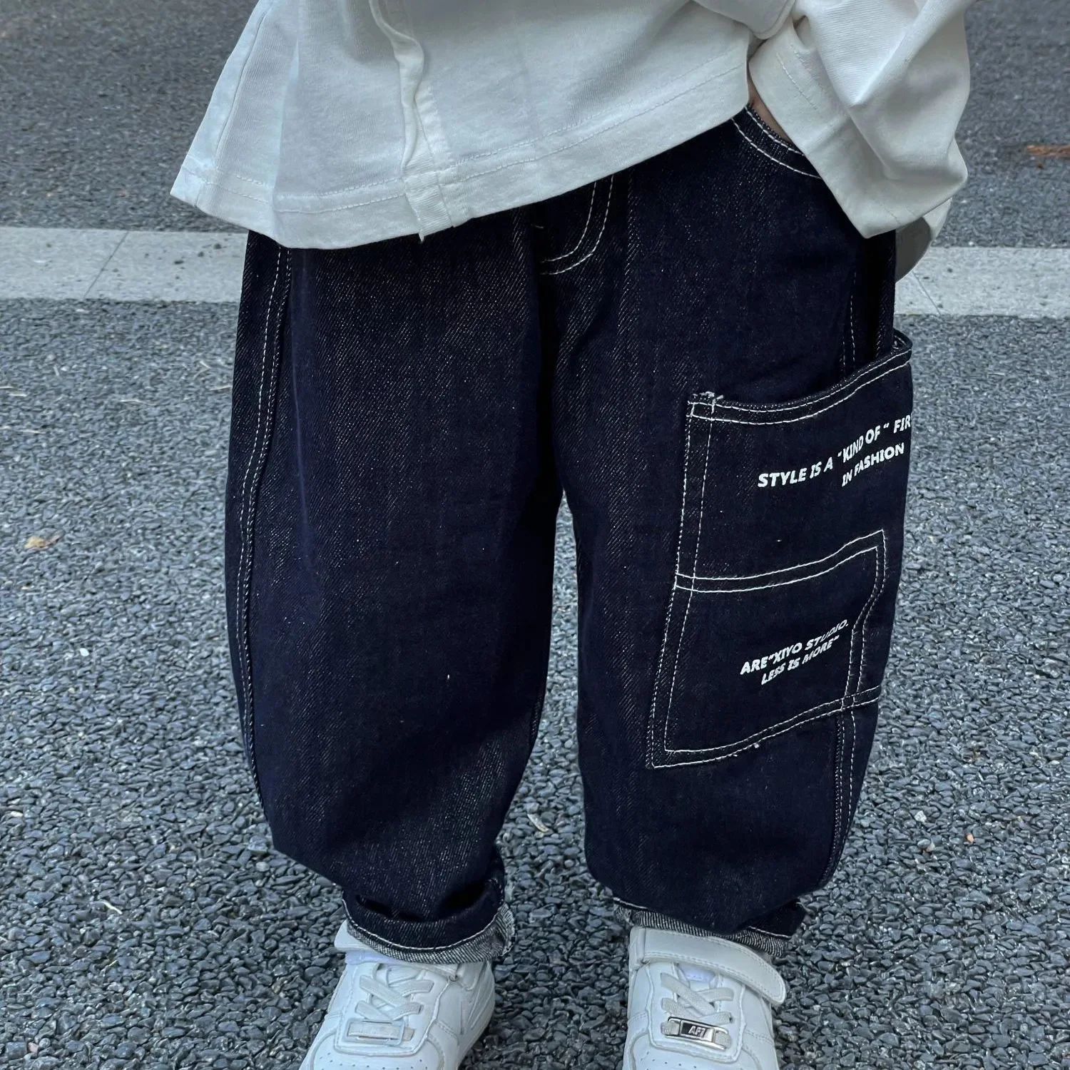 Calça solta casual infantil, jeans de menino, roupa nova na moda, alta qualidade, 2 a 14 anos, 2022