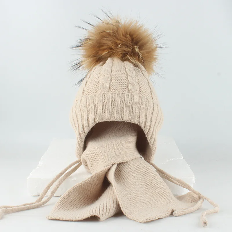 جديد وصول الأطفال ريال الراكون الفراء الكرة زغب قبعة وشاح مجموعة الخريف والشتاء تويست محبوك الدافئة Earflaps قبعات الرقبة أدفأ
