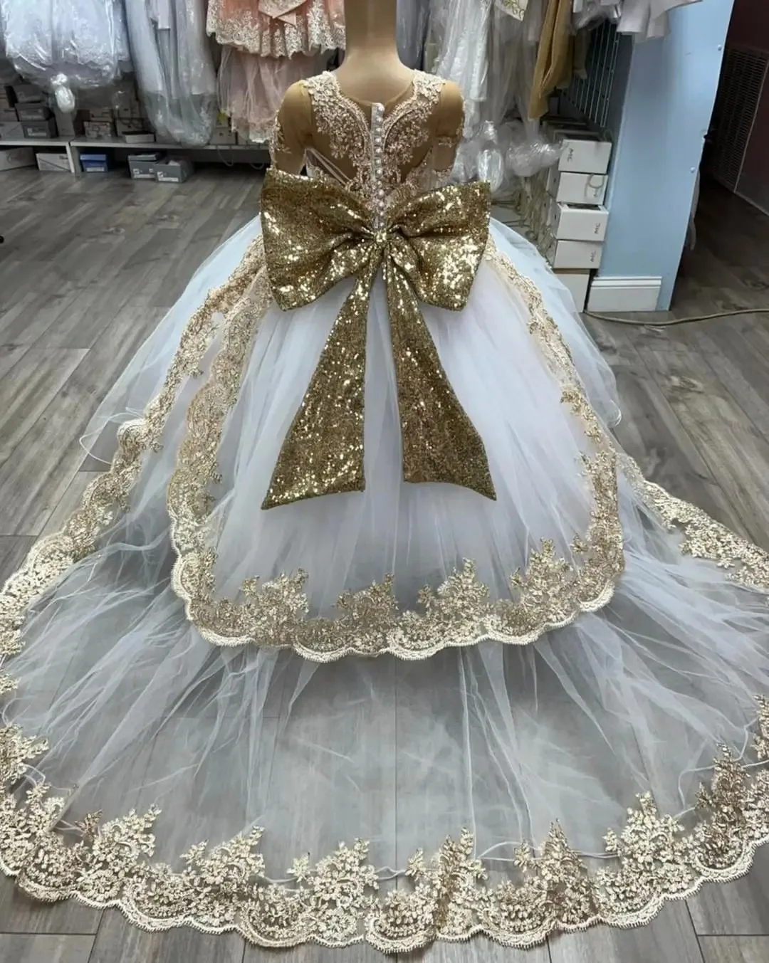 Abiti da ragazza di fiori per matrimonio con fiocco applicazioni in pizzo lunghezza pavimento ragazza festa di compleanno per bambini abito da prima comunione personalizzato