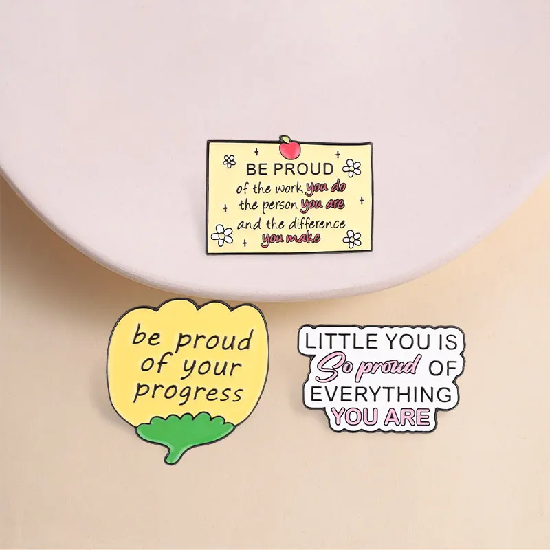 Faites preuve de fierté de votre travail, de votre personne et de votre différence : badge en émail « Tiny You Cheers You On » pour l'estime de soi et la croissance, idéal pour une tenue décontractée.