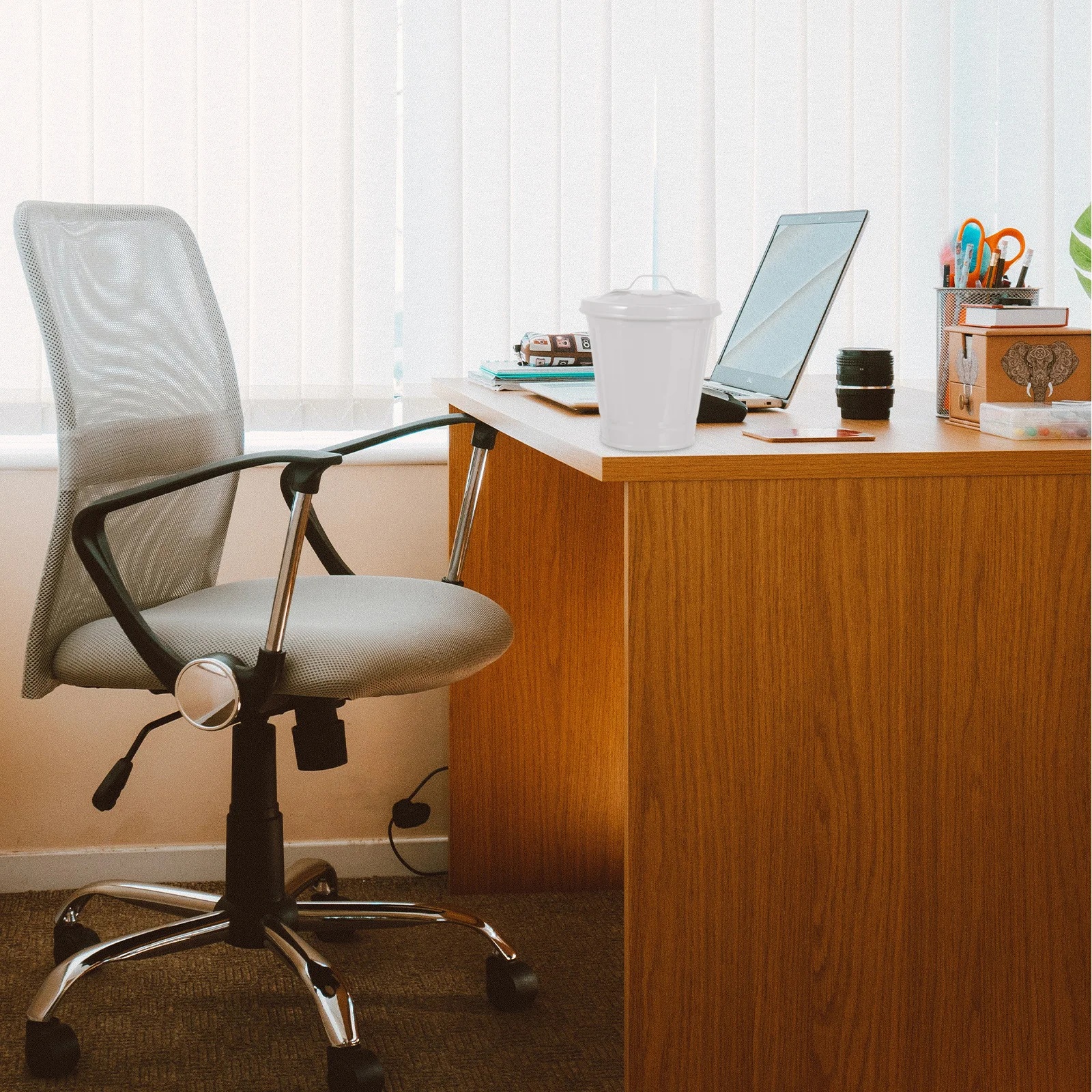 Waste Container with Lid Desktop Garbage Bin Small Storage Basket Metal Trash Can for Table Countertop Flower Pot Office Use