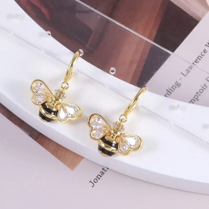 

European And American Jewelry Wholesale Enamel Glaze Color Cute Fun Little Bee Love c-Shaped Earrings For Women