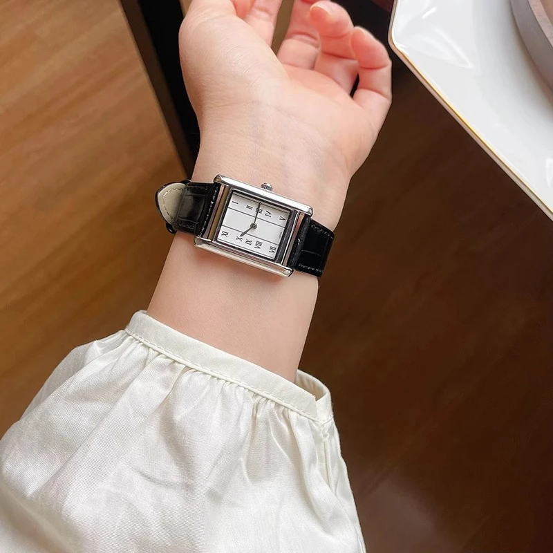 Classic Trend Ladies Watch Elegant Simple Retro Waterproof 2025 Quartz Watch Birthday Gift