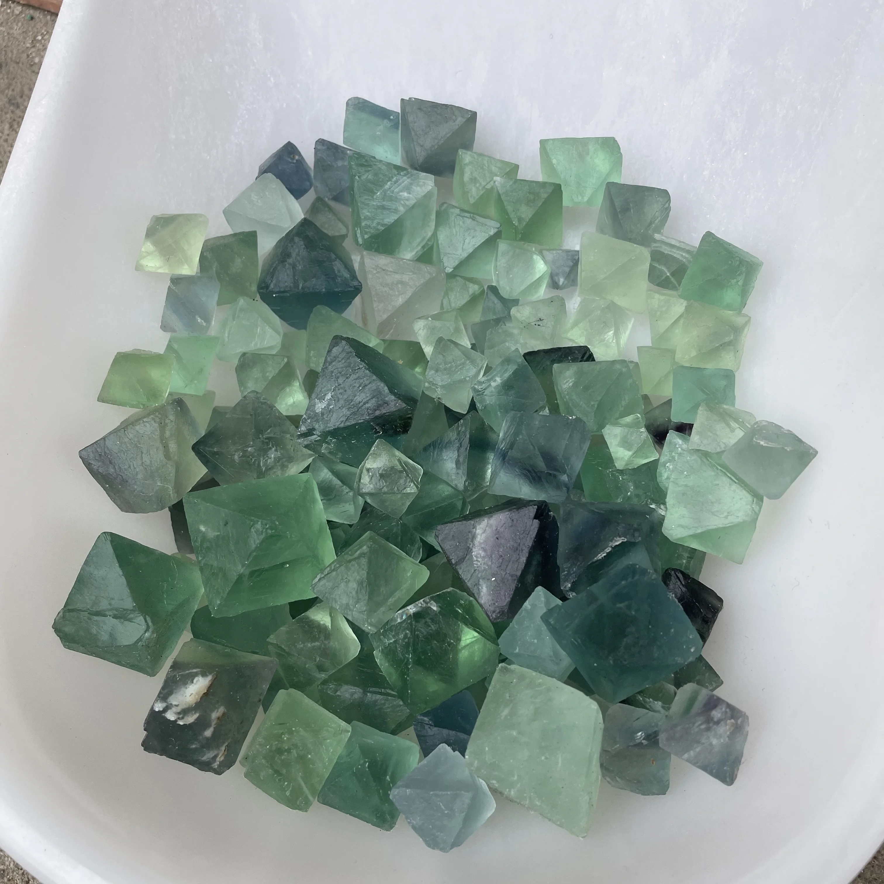 

1000g Natural green Fluorite Octahedron Gem Small Rough Stone Specimen Healing DIY Natural Quartz Crystals Stones and Crystals