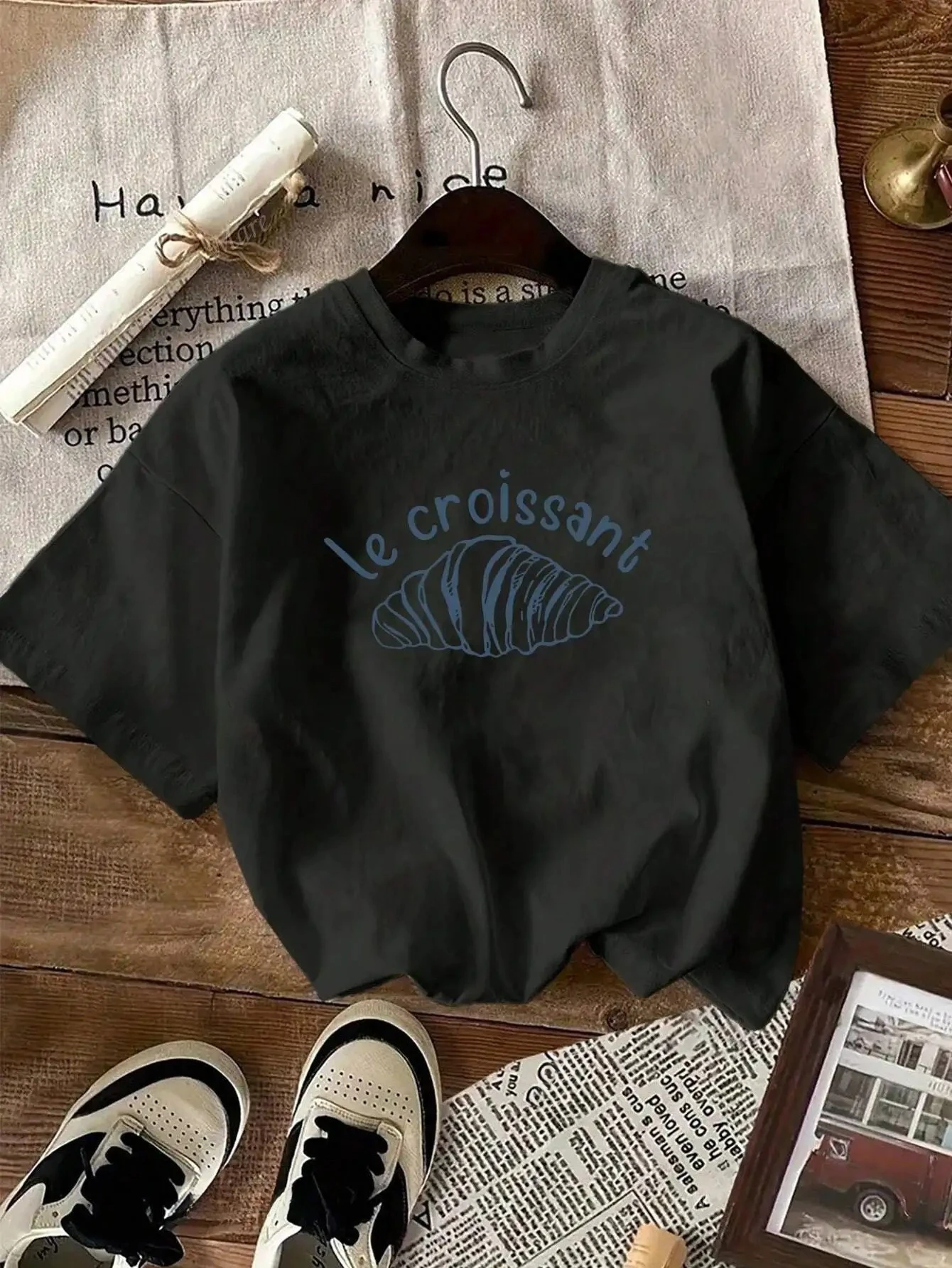 Modern Le Croissant Graphic T-Shirt French Bread Print Short Sleeve White Top Unisex Summer Fashion Casual Streetwear Art