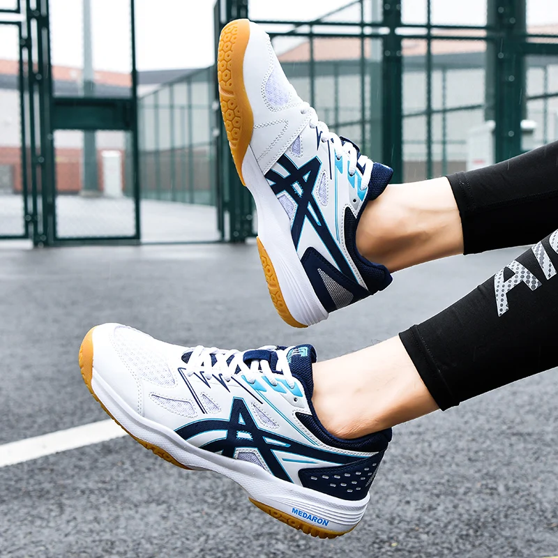 Zapatos de bádminton para hombre, zapatillas de deporte de alta calidad, zapatos de Golf profesionales de balonmano para exteriores, zapatos de voleibol resistentes al desgaste para entrenamiento para niños
