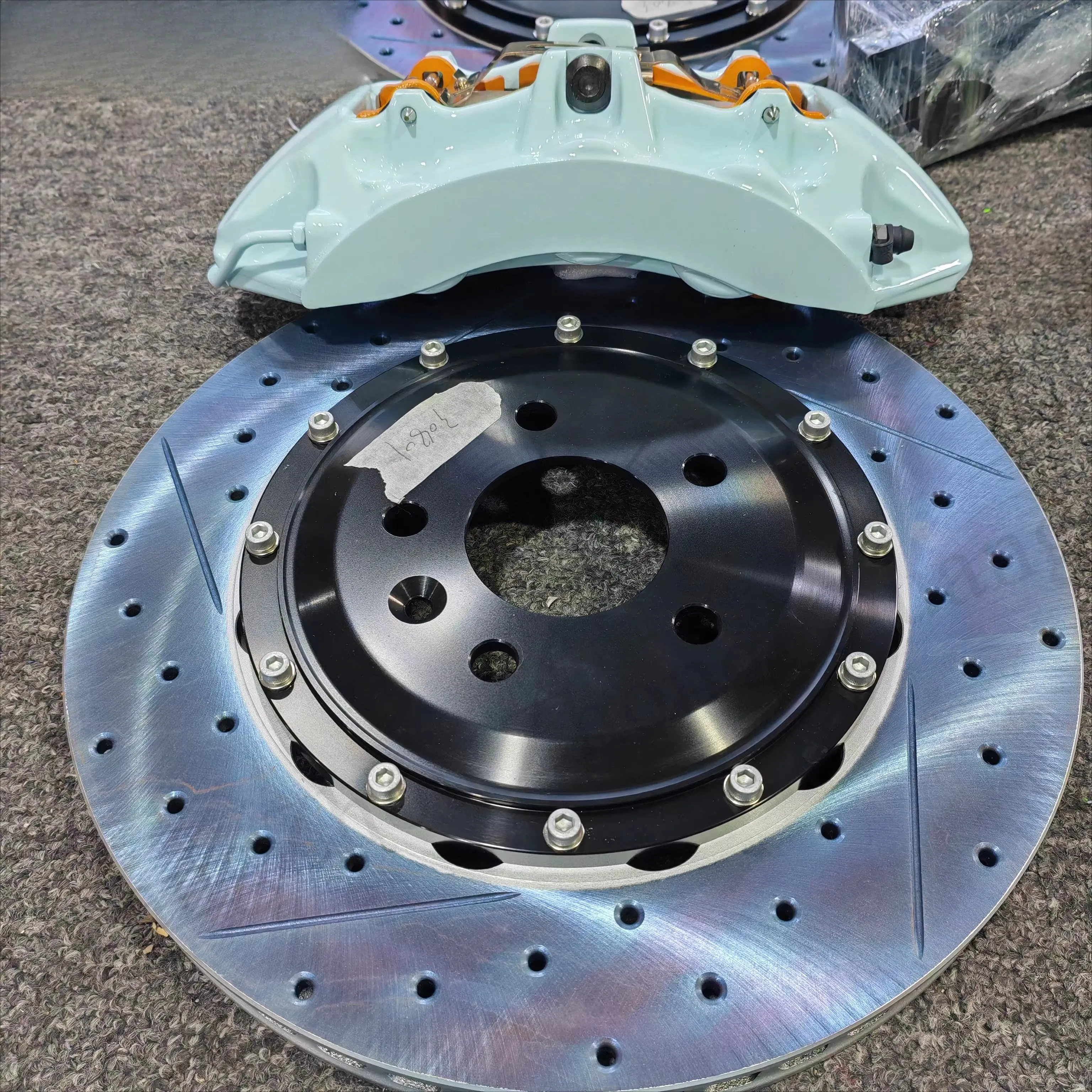 Auto Brake Calipers 6 Piston High Carbon Rotor Performance Brake Kit Customizable Style Color logo For  s500