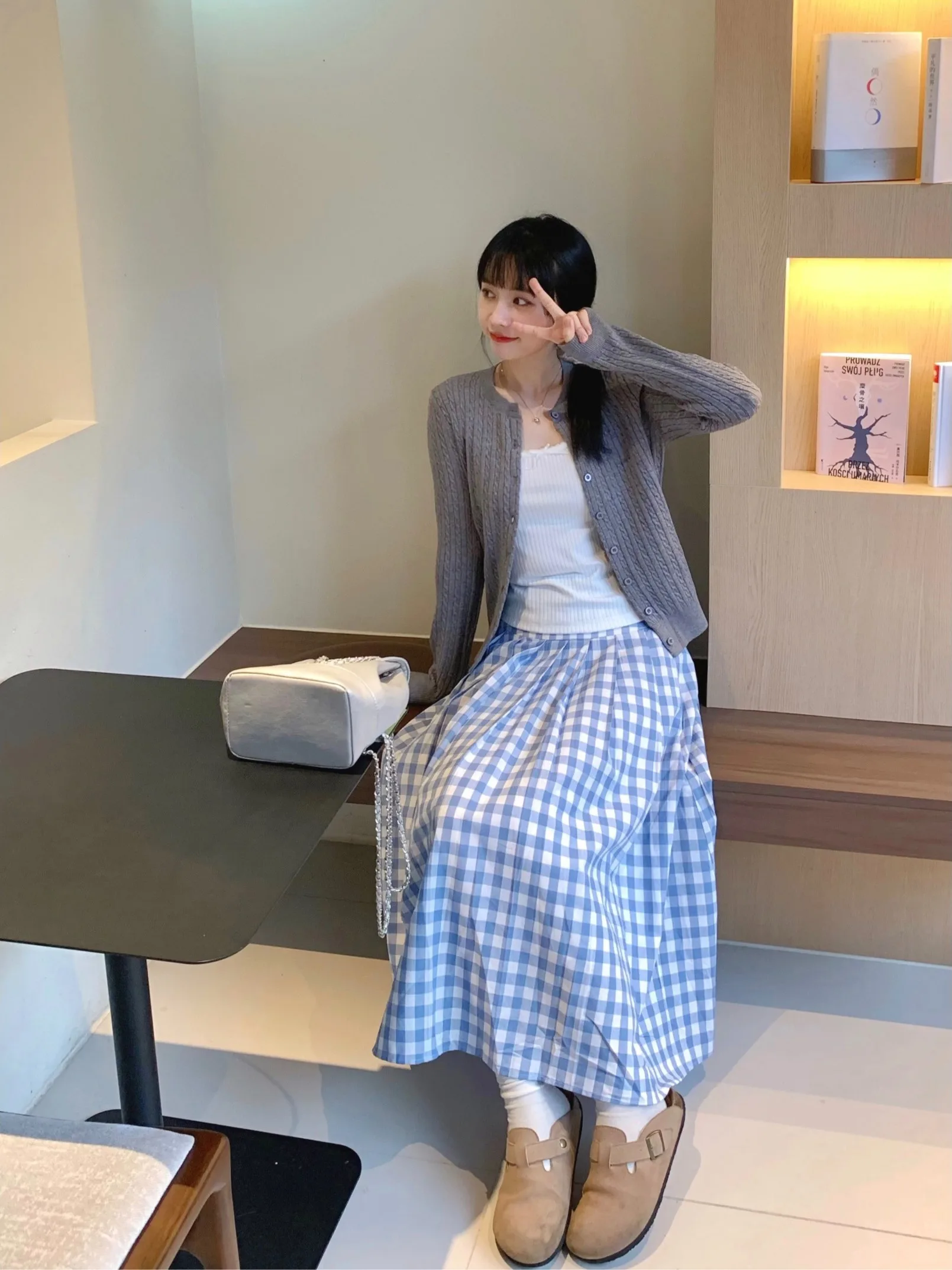 

Повседневный вязаный свитер с длинным рукавом на пуговицах, женский стиль, новинка 2026 года, весенний, тонкий, универсальный, в студенческом стиле, с узором «косичка», куртка-кардиган