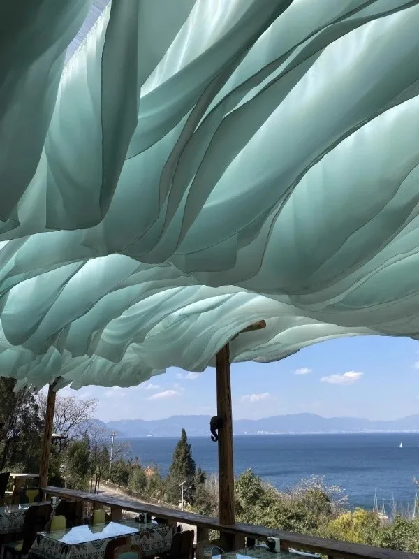 Regenbogenfarbener windgetriebener Gazevorhang, Deckendekoration für Outdoor-Partys, Spitzenstoff für Restaurants, Ferienhäuser und malerische Orte – Detail 12