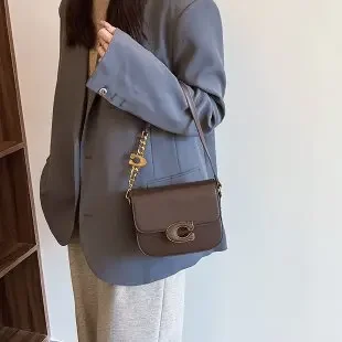 

​ ​ Минималистичная квадратная сумка SS 2025 года, женская трансформируемая сумка подмышки и через плечо, шикарная сумка «день-ночь», структурированная сумка-переноска ​