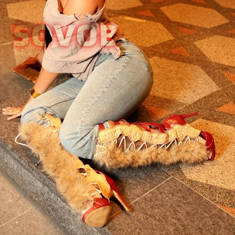 صنادل نسائية ريترو من الفرو الصناعي مع مشبك معدني بمقدمة مدببة وأربطة للركبة صنادل طراز جلاديتور 35-45