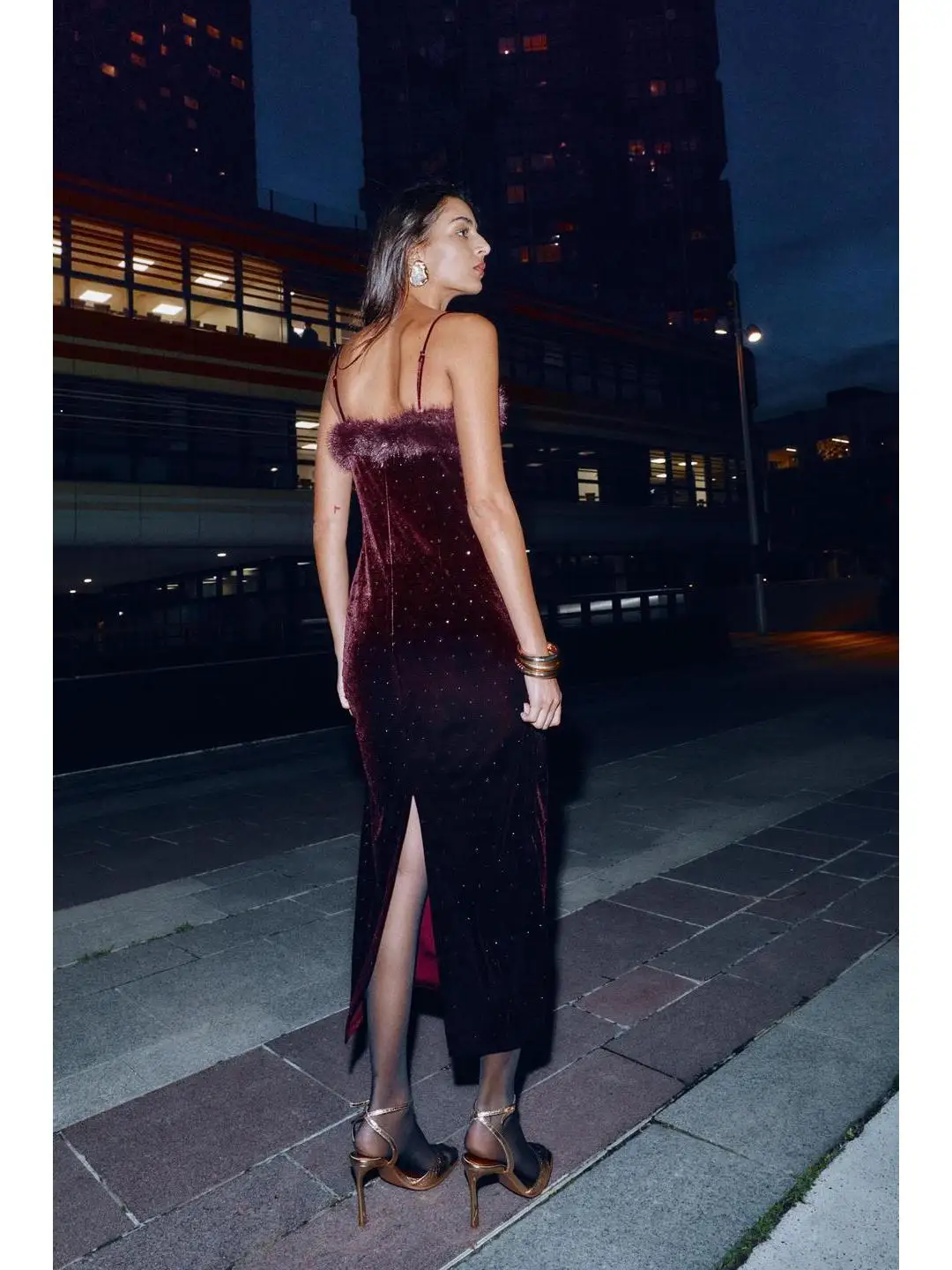 الحلو Ele مطرز تقليم تأثير الفراء الاصطناعي ميدي الدكتور المرأة Faion الخريف الشتاء الموسم عادية Sle مستقيم أنبوب تنورة