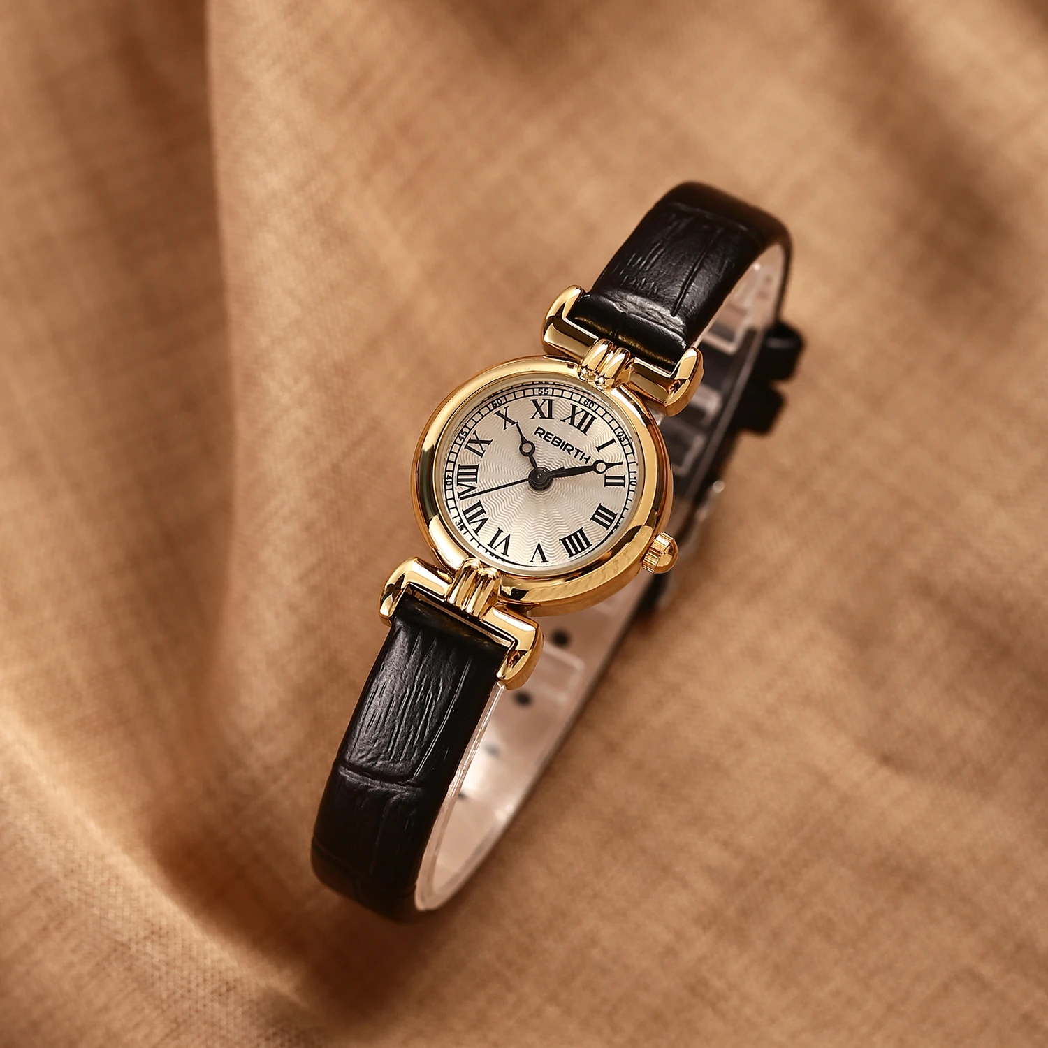 Fashionable, Casual, Simple, Versatile and Exquisite Retro Style Quartz Women's Watch