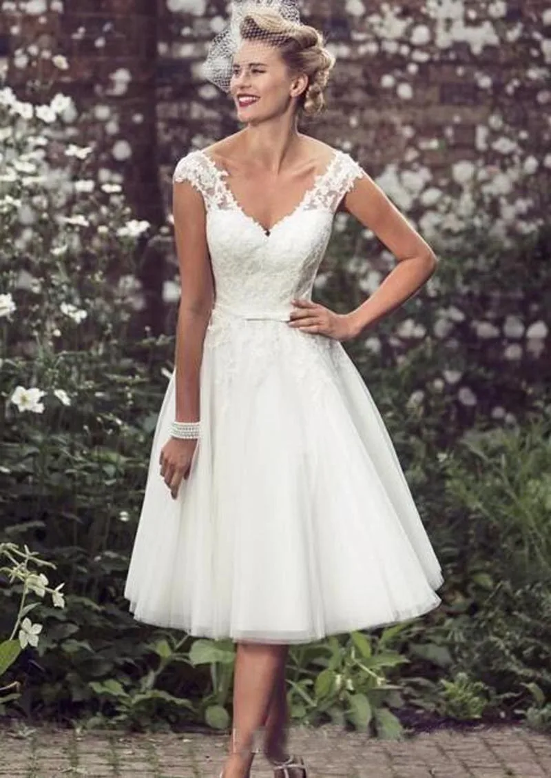 Vestidos de novia cortos Vintage para jardín, traje de tul de encaje con cuello en V, longitud de té con perlas, talla grande, 1950s