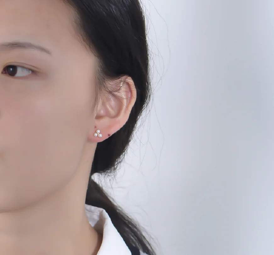 

Beautiful 9-10MM pearl earrings can be worn without pierced ears S925 silver silicone ear clip earrings explosions.