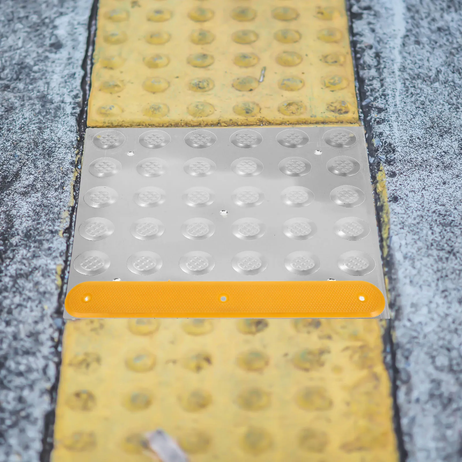 

Blind Road Board Tactile Paving Strip Non-slip Guide Sidewalk Strips Pathway Durable Plastic Pad Indoor Outdoor Use Construction