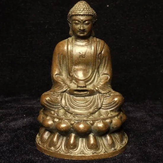 Received old objects, old goods, pure copper, brass, Sakyamuni, Buddha  lotus platform, sitting copper statue home decoration