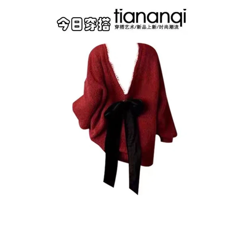 ชุดแฟชั่นฤดูใบไม้ร่วงและฤดูหนาวสำหรับผู้หญิง เสื้อถักสีแดงลดอายุ + กระโปรงสั้นลายสก็อต ชุดสองชิ้น