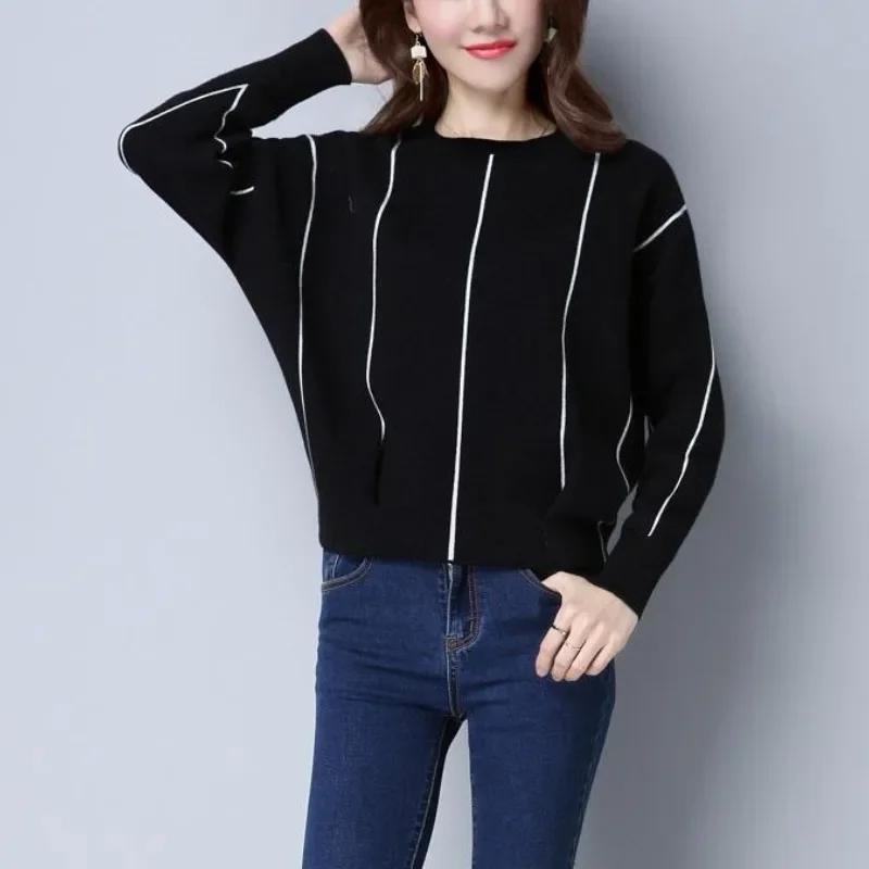 Autumn and Winter Women\'s Pullover Round Neck Open Thread Decoration Sweater Loose Stripe Bat Sleeve Fashion Long Sleeve Tops