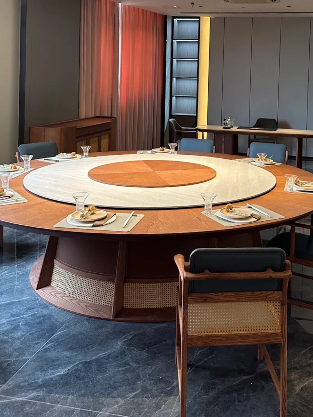 Solid wood hotel dining table large round ta ble, electric, hotel restaurant box for 15 people and 20 people hot pot table
