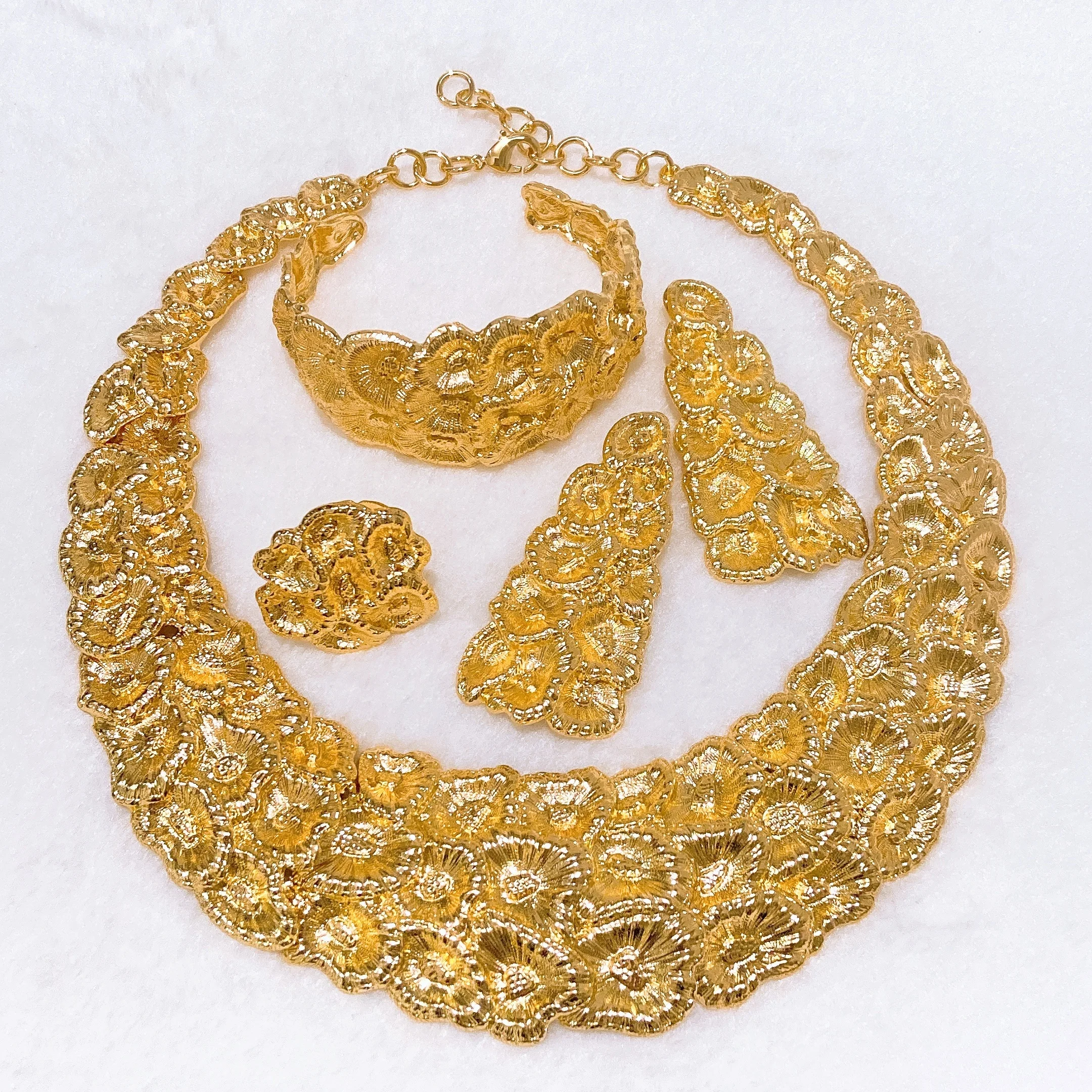 set-di-gioielli-italiani-alla-moda-a-forma-di-fiore-collana-bracciali-ciondolo-e-anello-set-4-pezzi