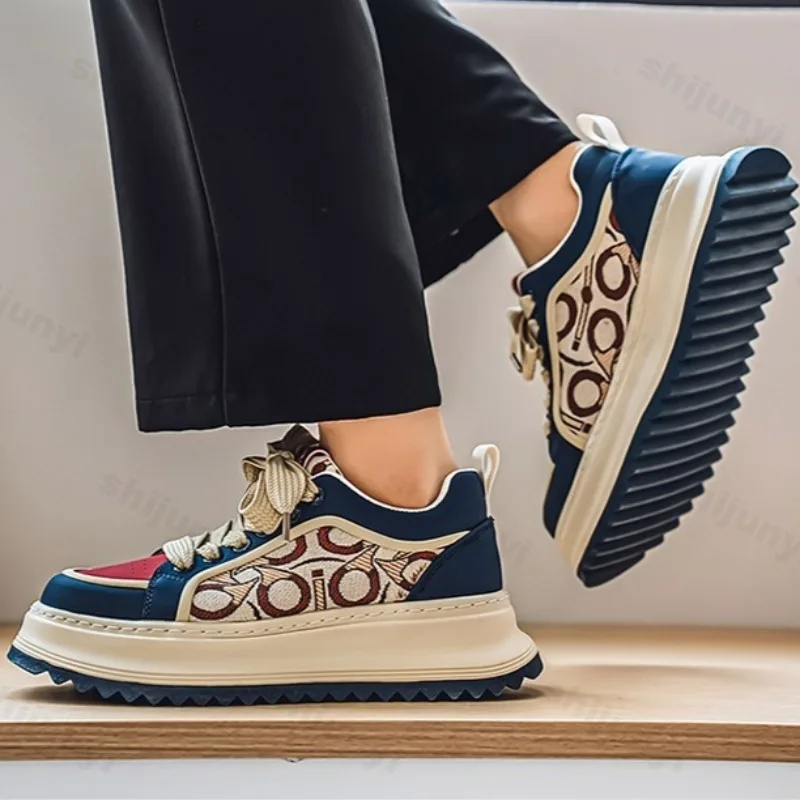 

2024, весенняя новая модная мужская обувь на толстой подошве с цветной вышивкой, универсальные удобные кроссовки на массивном каблуке, увеличивающие рост