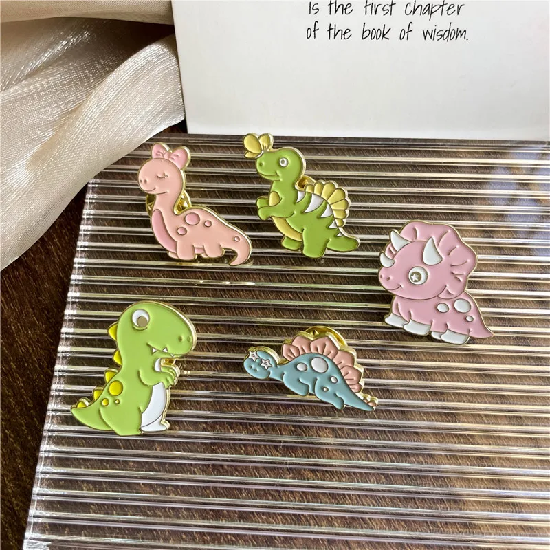 Cute Smile Dinosaur smalto spilla Cartoon Creative Bow Dragon Animal Badge abbigliamento per bambini spille da bavero regali gioielli