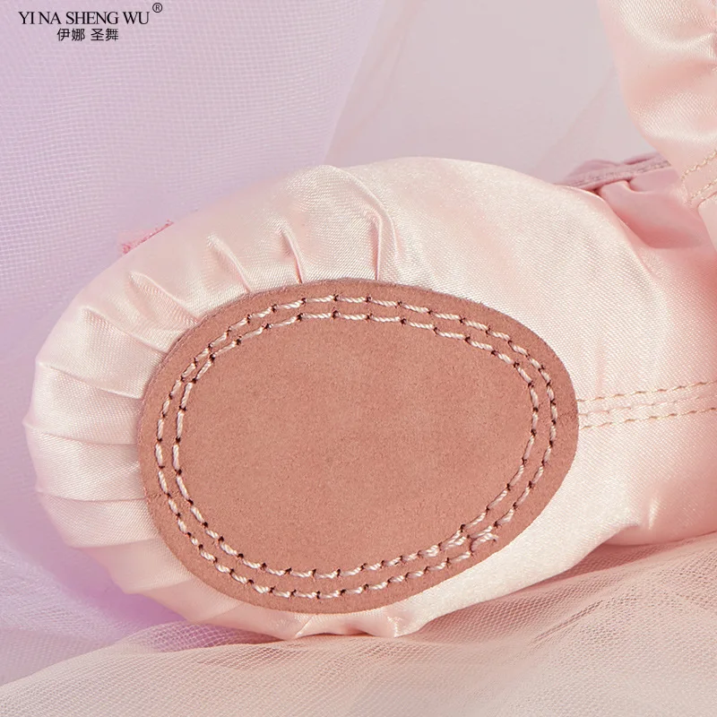 Girls Ballet Shoes Soft Sole Children Ballet Dance Slippers Princess Satin Embroidered Butterfly Cat Claw Shoes Dance Shoes New