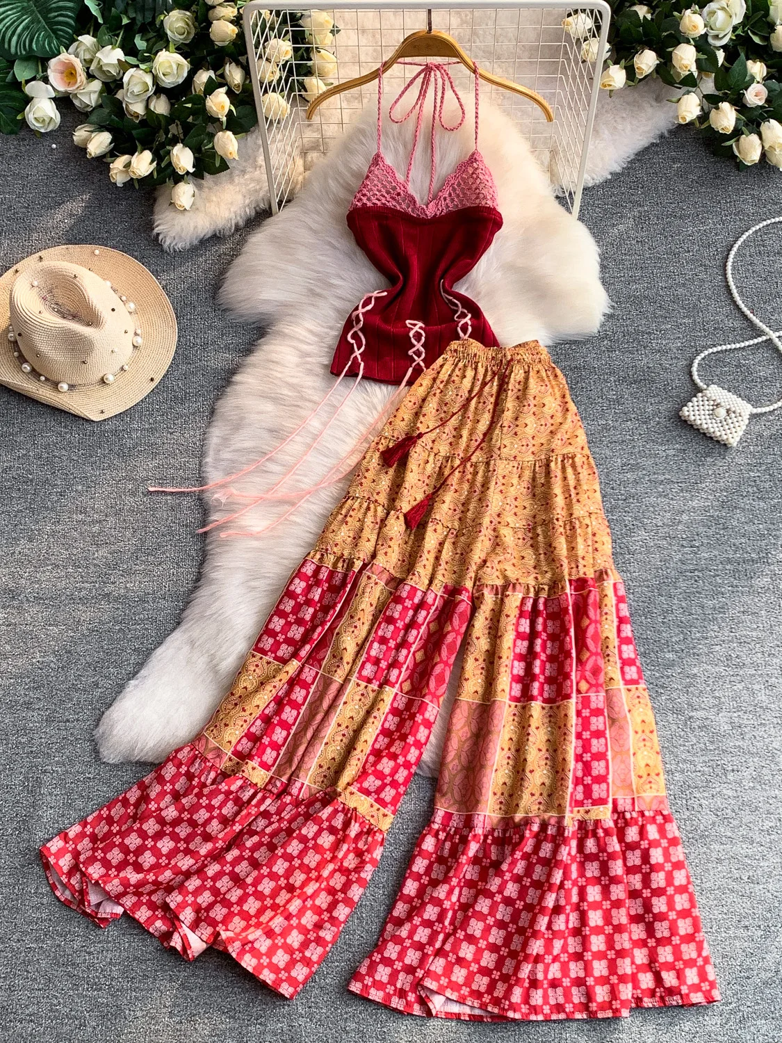 

Романтический летний комплект из двух предметов: вязаное длинное платье с V-образным вырезом, цветочным кружевом и завязками, а также повседневный костюм с рукавами-колокол и завышенной талией для женщин