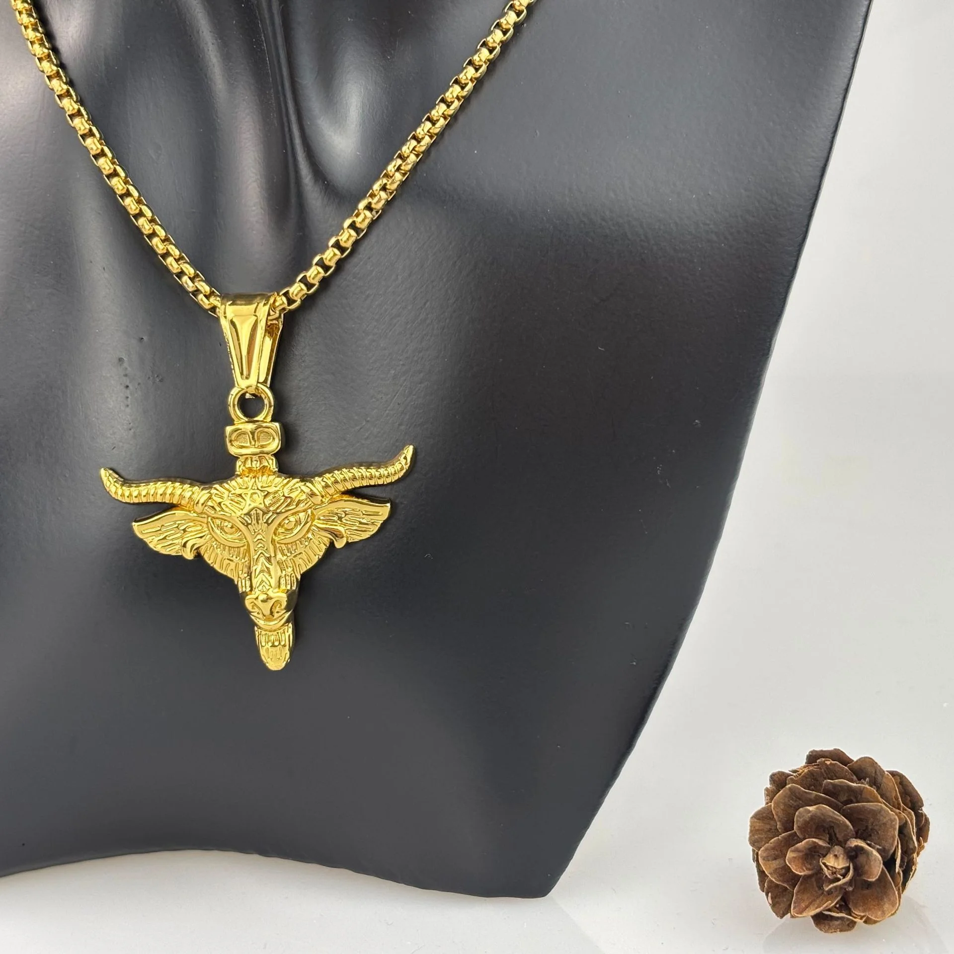 `Men Bull Head Pendant Necklace 316L Stainless Steel Gold Plated Animal Totem Retro Hip Hop Fashion Jewelry for Male`
