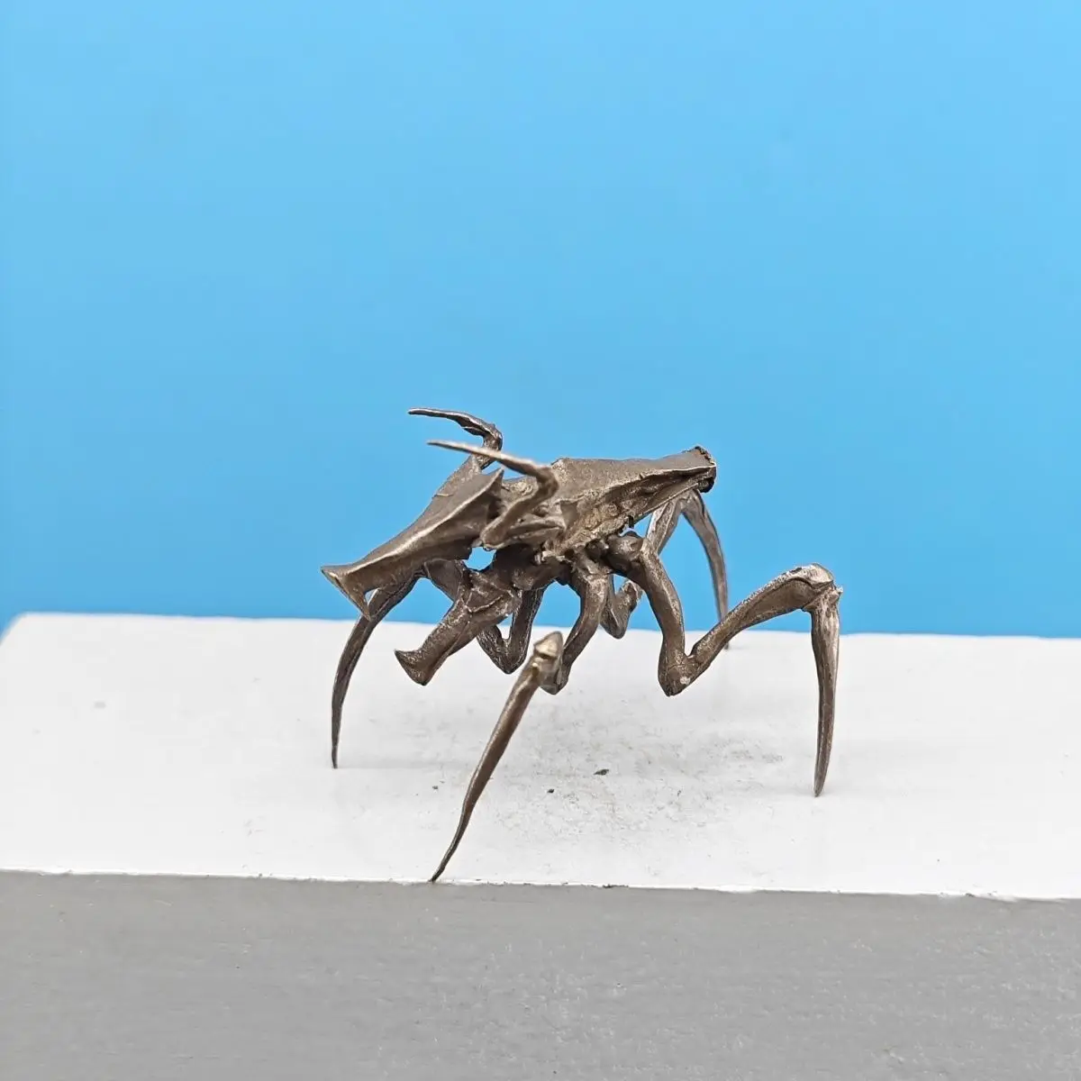 Aus Messing Gefertigtes Altes Star River Fleet Arrachinis Insekten-Miniatur-Monster-Alien-Kreatur Handmodell-Ornament – Detail 6