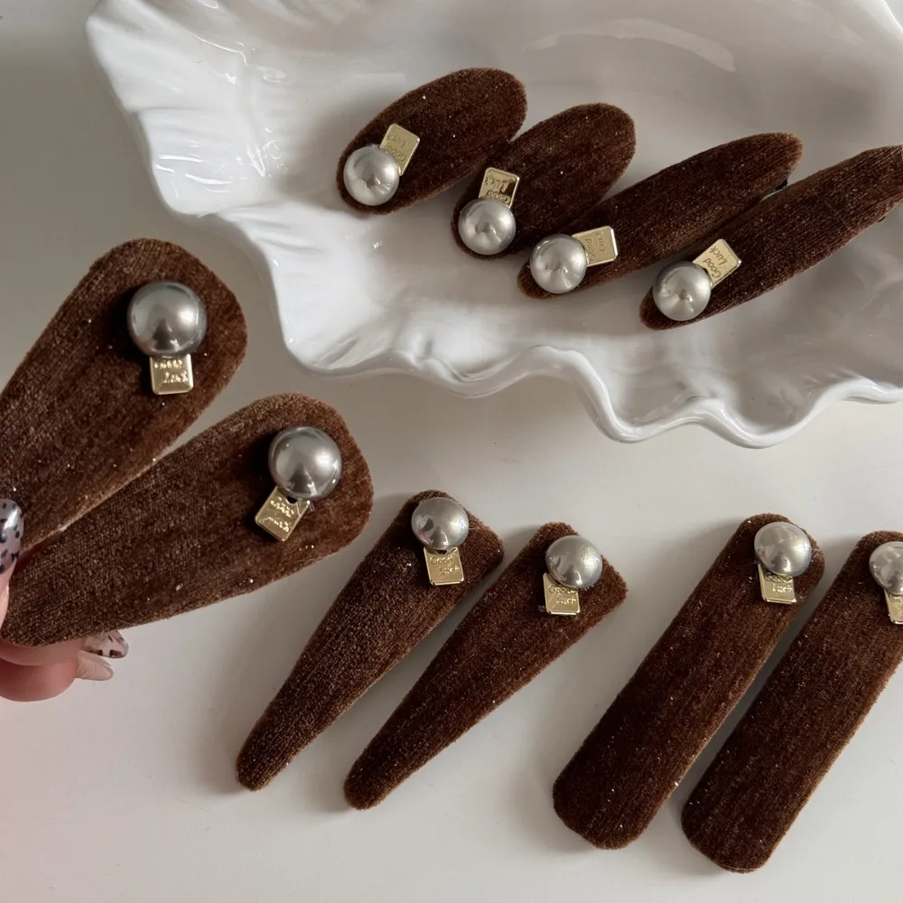 Vintage Brown Velvet Hair Clip with Pearl and Gold Color Flake for Bangs Styling Elegant Non Slip Barrettes Women Girls Daily