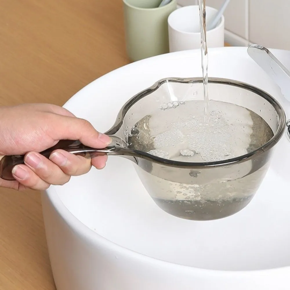 Portable Plastic Water Ladle Transparent Large Capacity Water Dipper Thickened Shampooing Water Scoop Water Splashing Festival