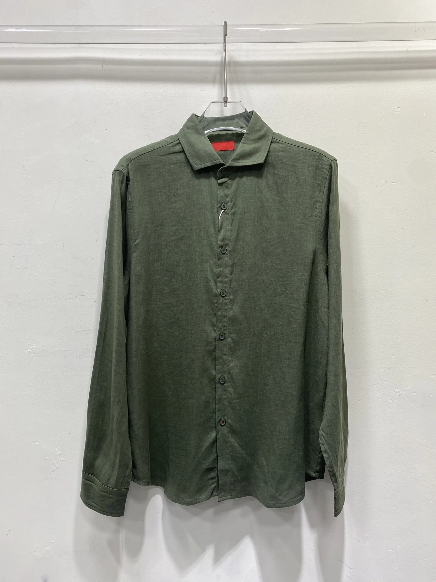 

Men's long-sleeve collar shirt for casual and business wear, suitable for everyone. Available in white, blue, and green. Sizes: