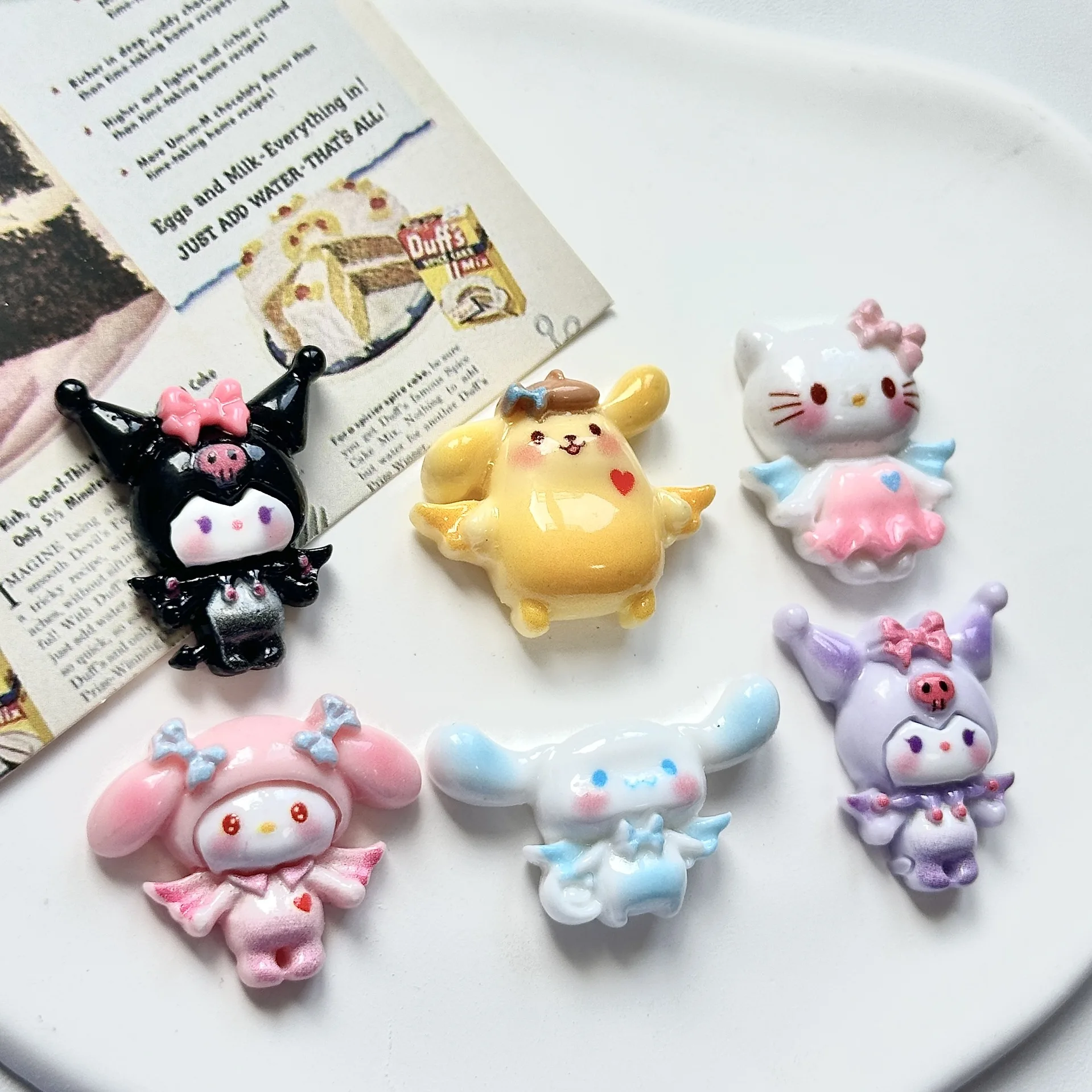 Minisoの新しい漫画の天使の羽サンリオクリームグルーDIYアクセサリー、携帯電話ケース、ヘアクリップ、靴のアクセサリー